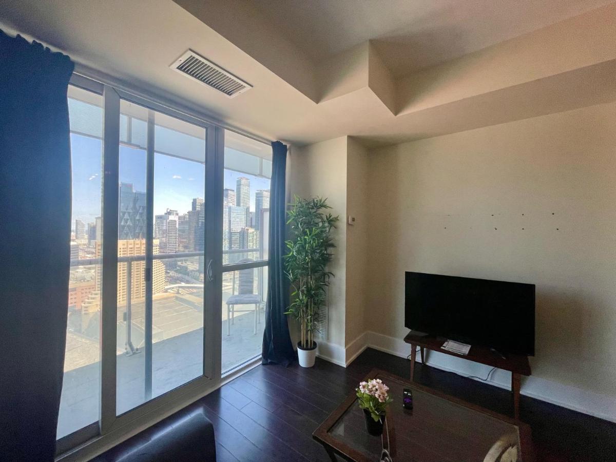 Two Br Two Ba Condo Face To Cn Tower Step To Rogers Centre 토론토 외부 사진