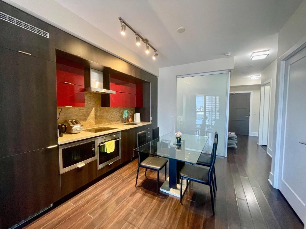 Two Br Two Ba Condo Face To Cn Tower Step To Rogers Centre 토론토 외부 사진